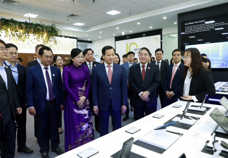 Phó Thủ tướng Lê Minh Khái, Phó Chủ tịch Quốc hội Nguyễn Đức Hải và lãnh đạo tỉnh Thái Nguyên dự lễ kỷ niệm thành lập Công ty TNHH Điện tử Samsung Việt Nam Thái Nguyên 